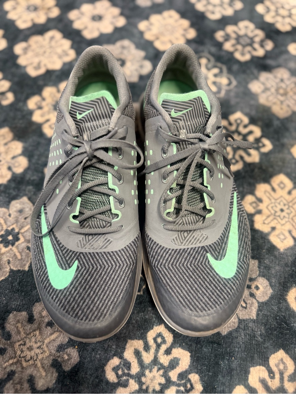 Nike women’s Gray & Mint Running Shoes